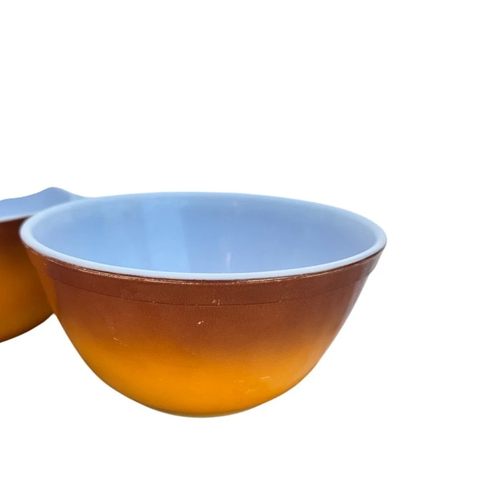 Vintage Pyrex Amber Brown Ombre Cinderella Nesting Mixing Bowls Set of 2‎